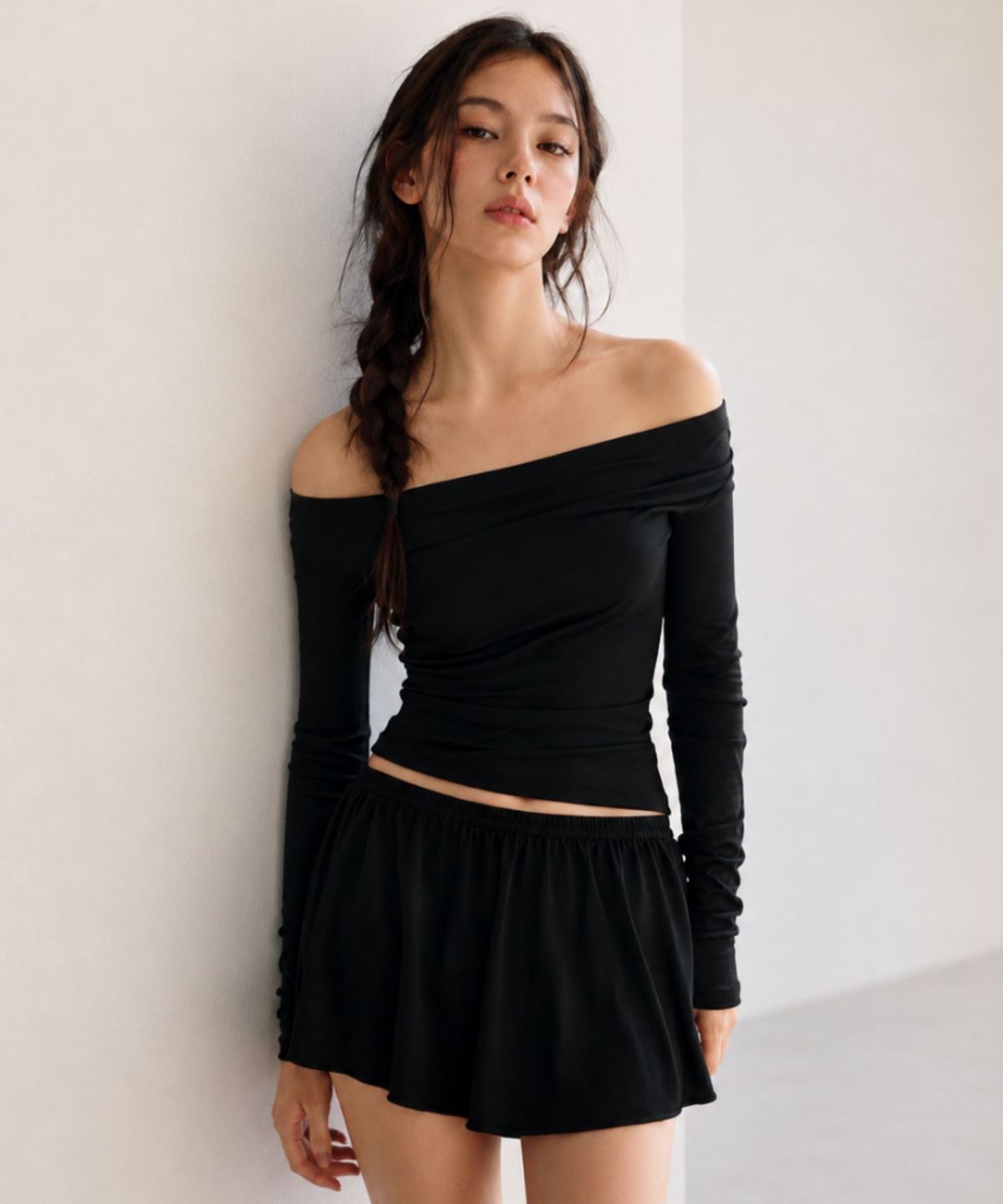 블랙크러쉬(BLACRUSH) Off-Shoulder Slim Top / 딥블랙