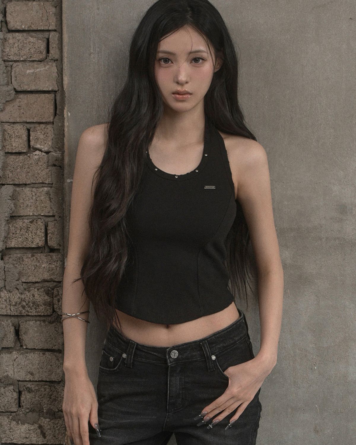 카키포인트(KHAKIPOINT) Damage Stud Halter Top (black)