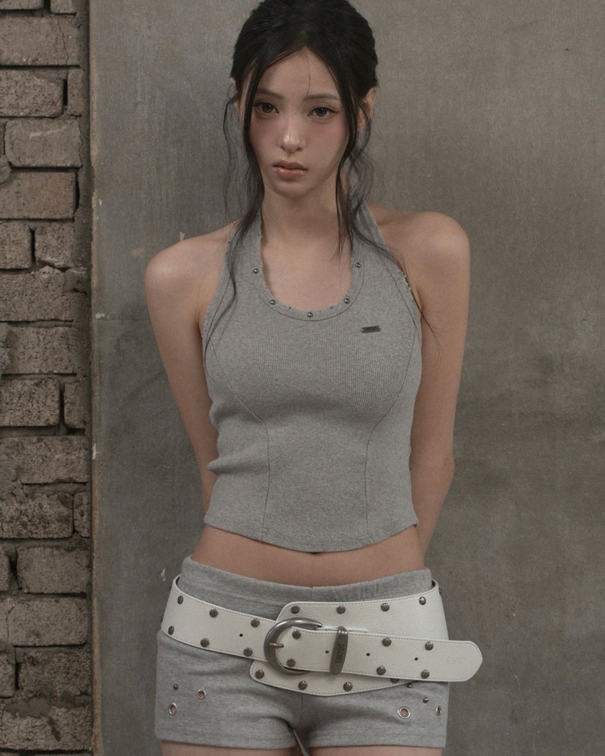 카키포인트(KHAKIPOINT) Damage Stud Halter Top (gray)