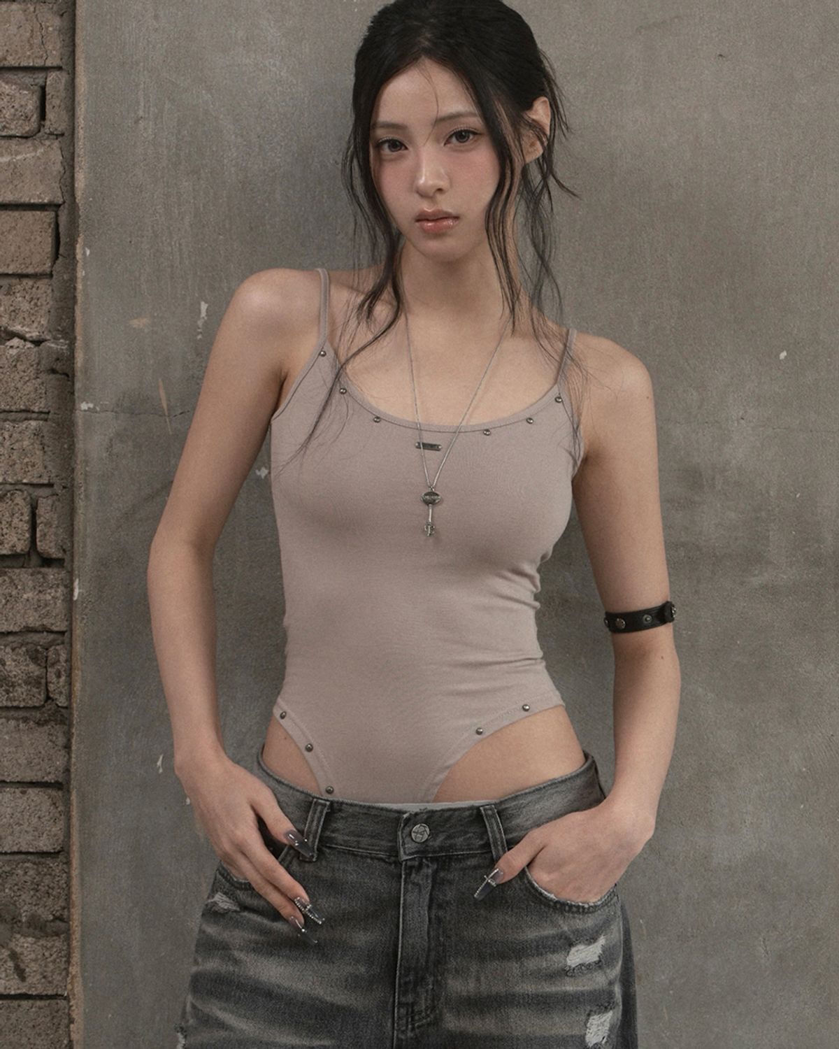 카키포인트(KHAKIPOINT) Stud Bodysuit Sleeveless (beige)
