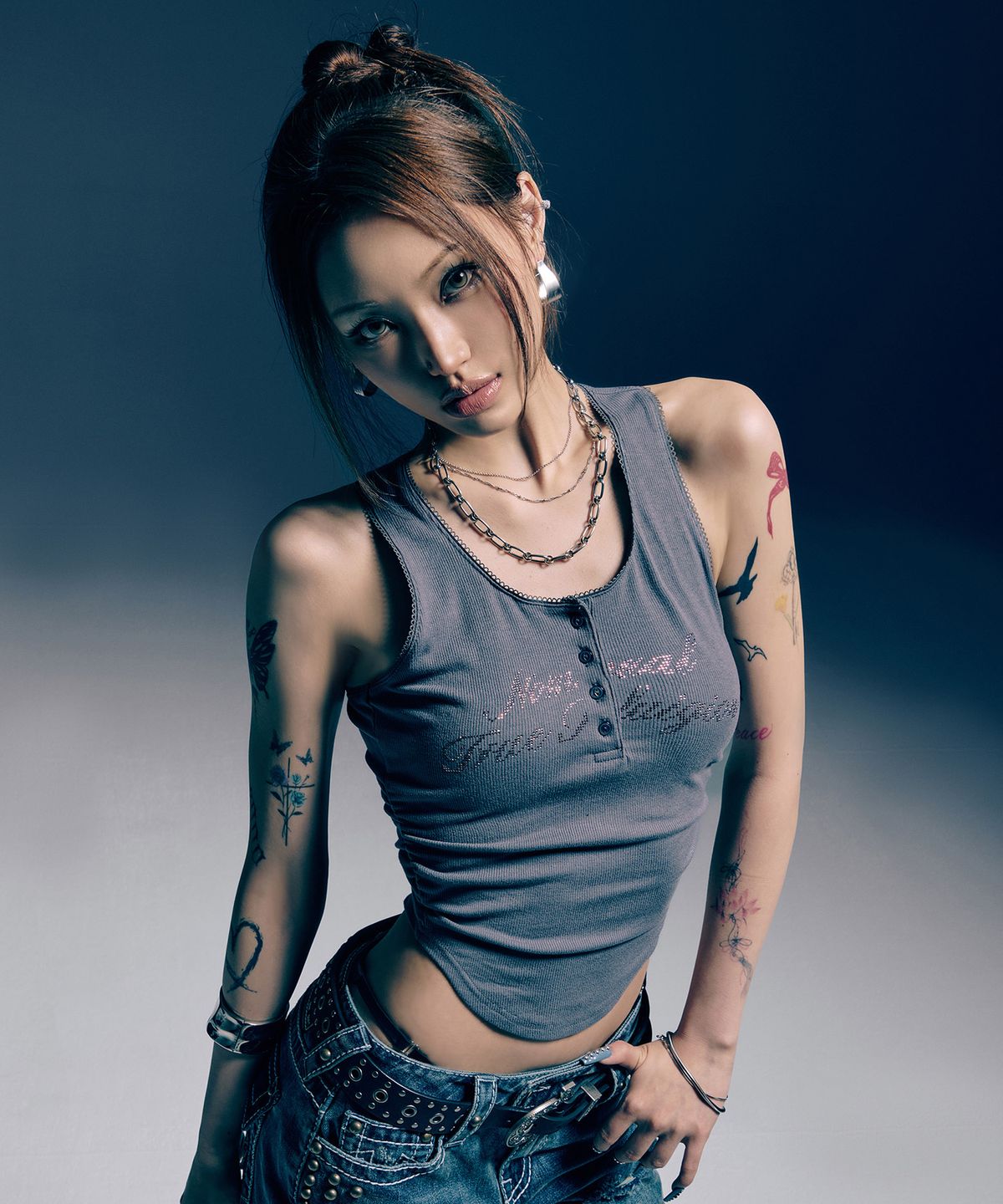 노매뉴얼(NOMANUAL) NO RELIGION SHIRRING SLEEVELESS TEE - CHARCOAL