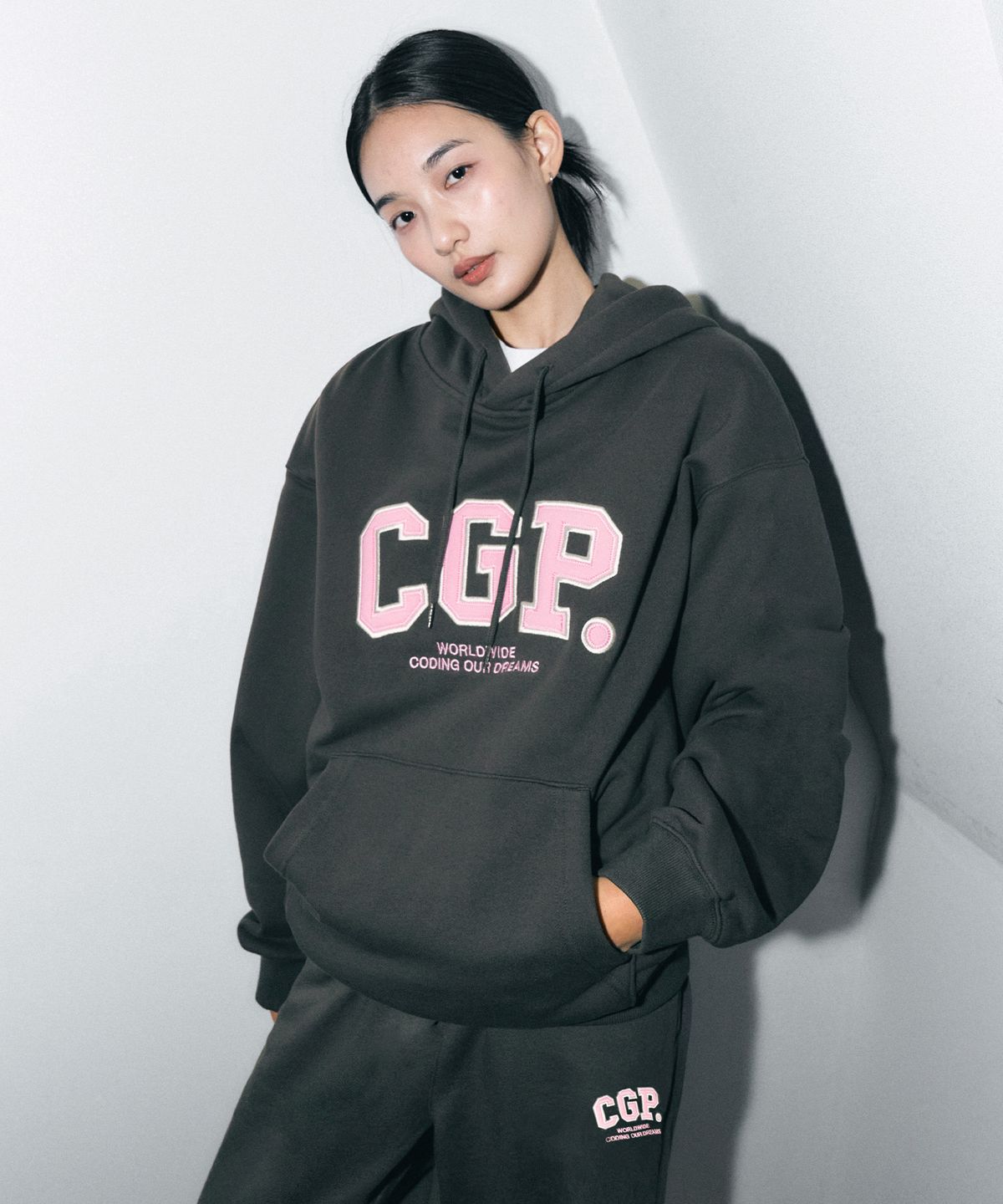 코드그라피(CGP) CGP 아치 로고 후드티_차콜