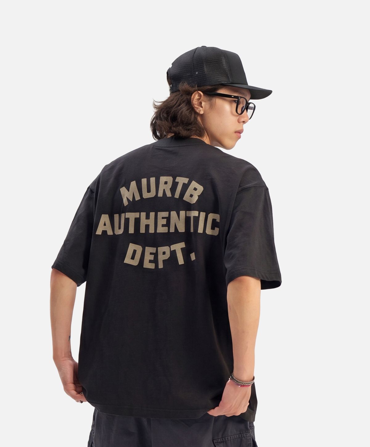 미드업데이트(MIDUPDATE) Authentic Dept Arch Graphic Tee black