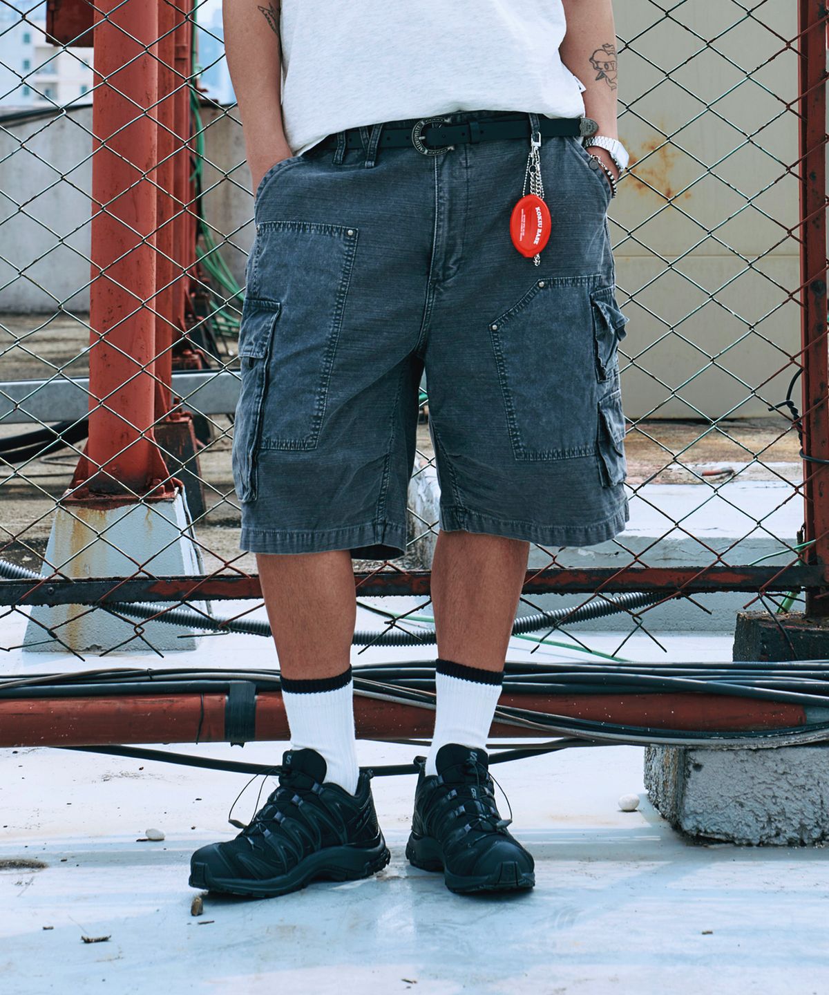 미드업데이트(MIDUPDATE) Multi-Pocket Technical Cargo Shorts DG