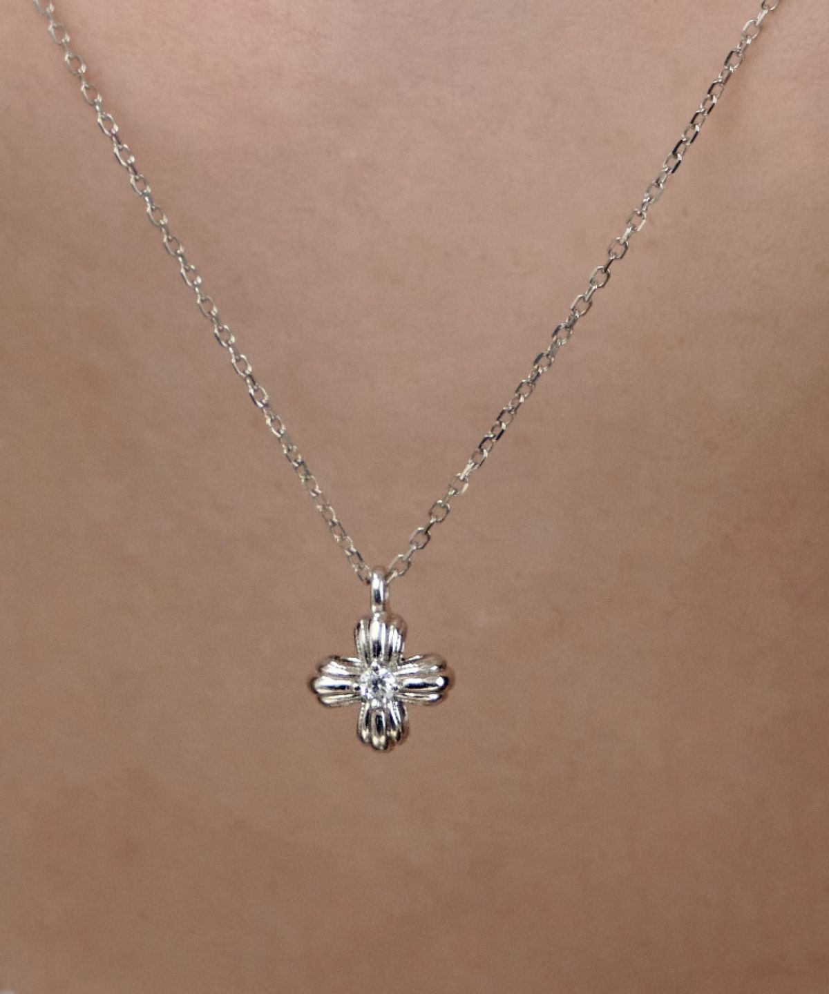 바이이에르(BYHYERES) 바이크로스 실버 에센셜 목걸이 (White) BH7N63709W9500