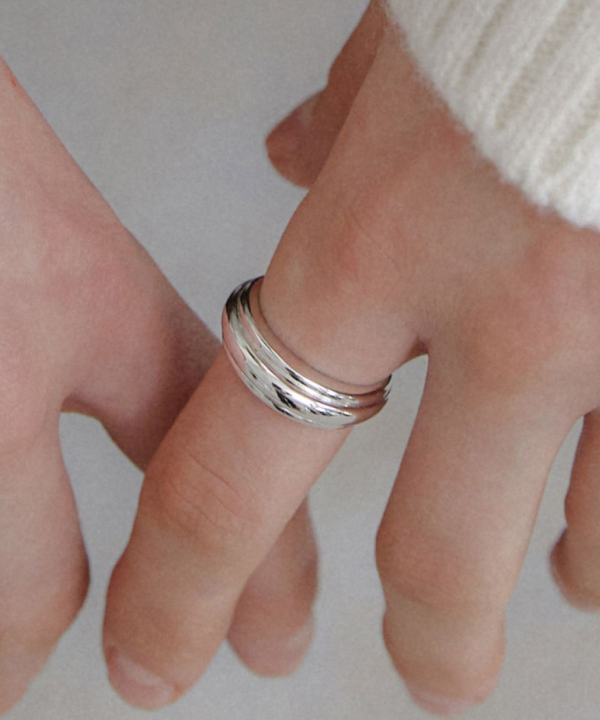 바이이에르(BYHYERES) Echo shell fold ring (White) BH7R5B802WB