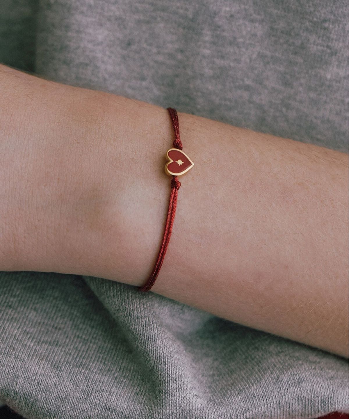 바이이에르(BYHYERES) Heart spade enamel string bracelet (Red) BH6B36642YB210