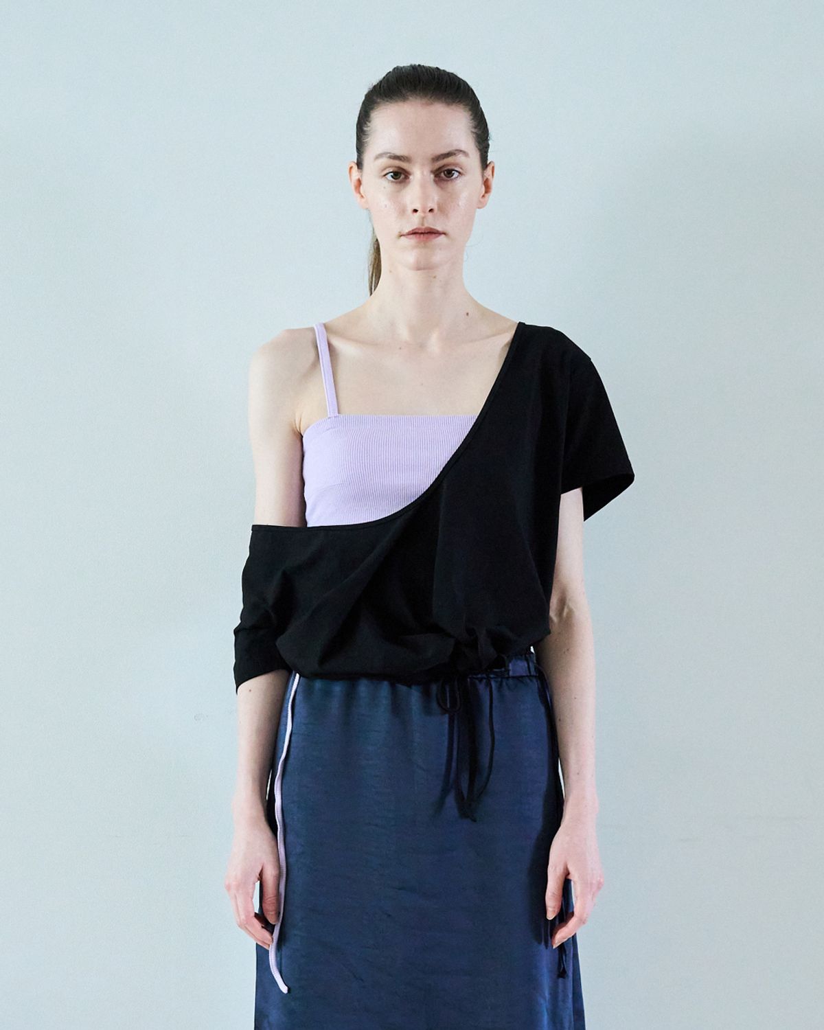 씬(SEEN) DEEP NECK STRING T-SHIRTS (Black)