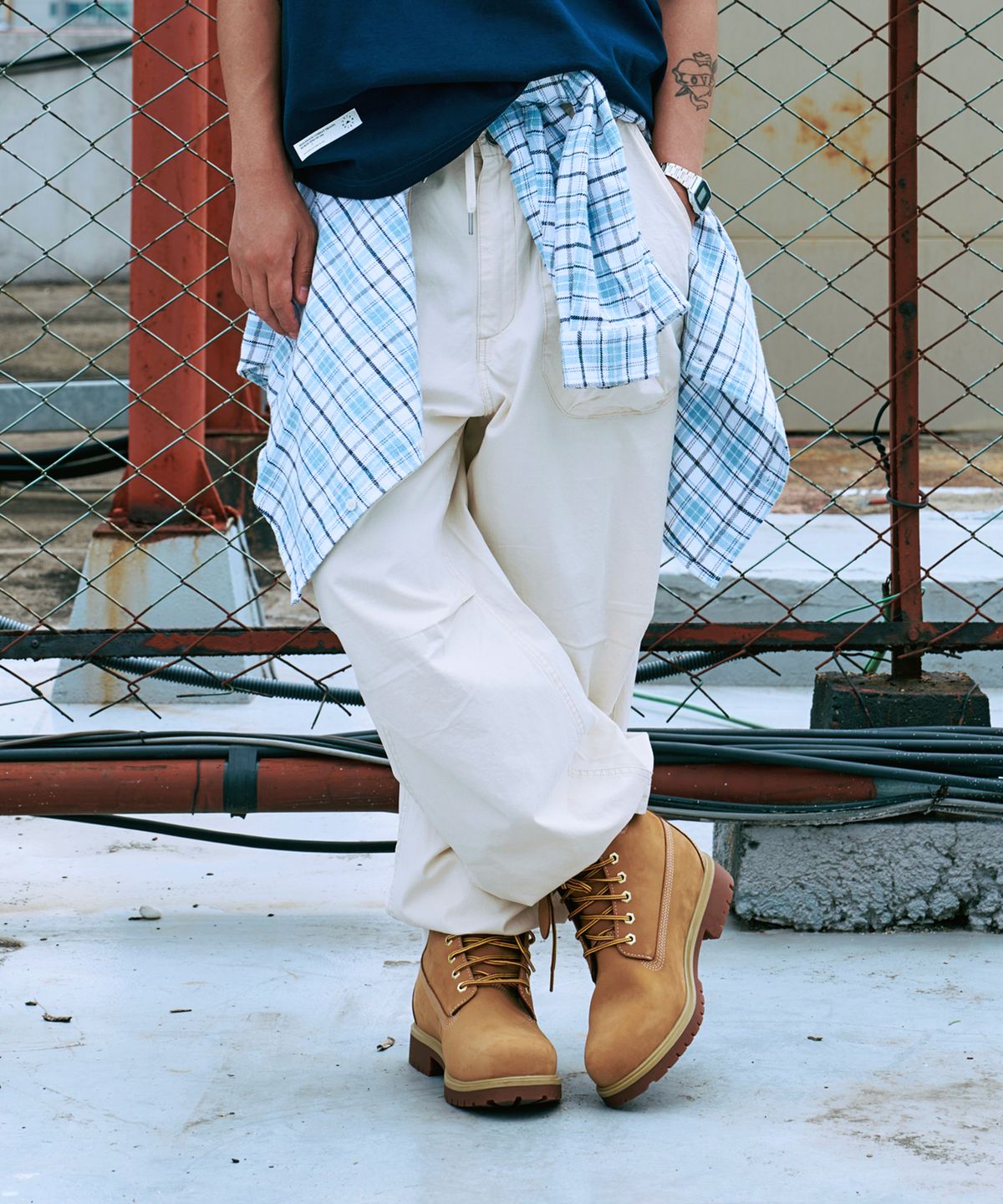 미드업데이트(MIDUPDATE) Knee-Tuck Wide Fatigue Pants cream