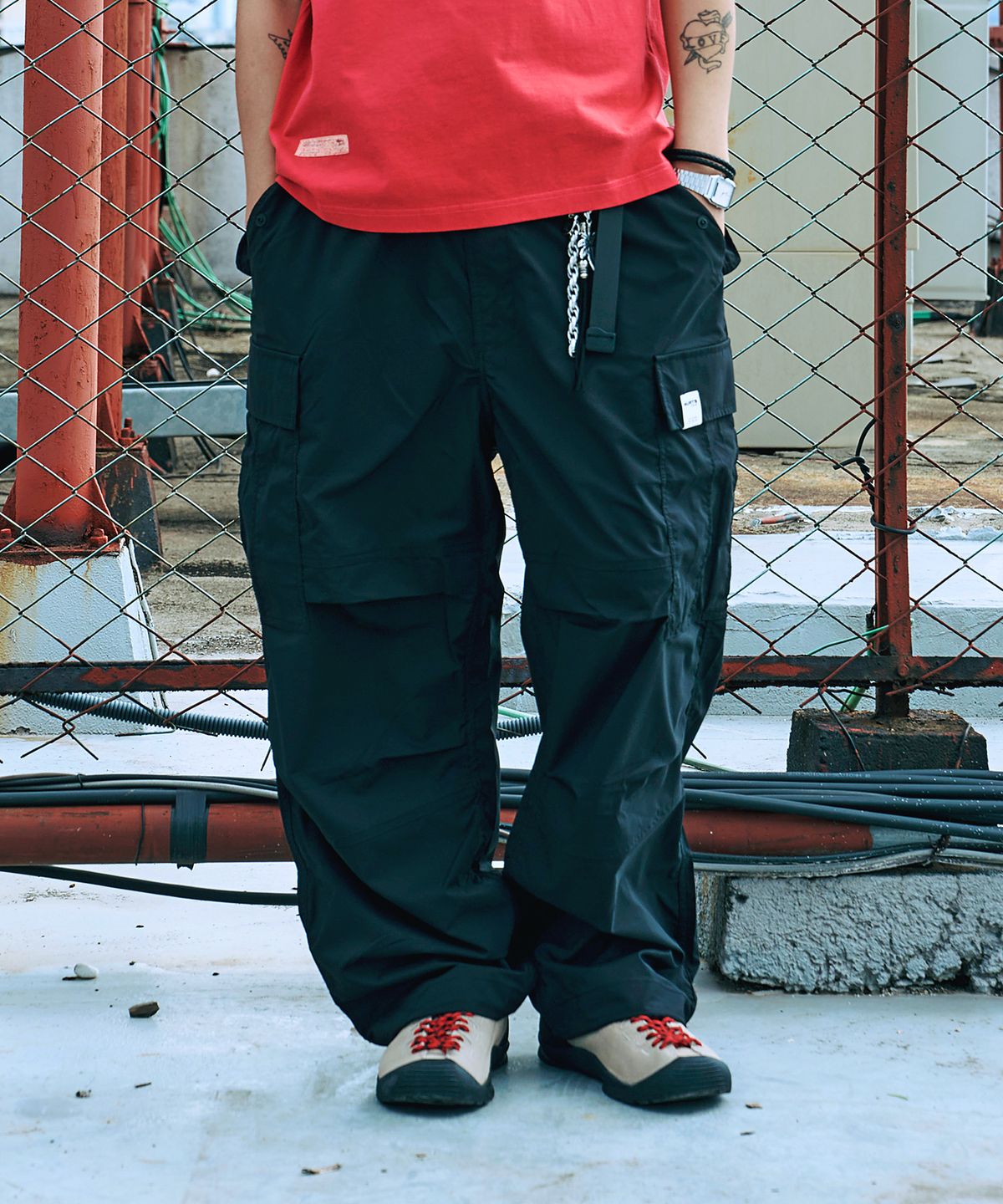 미드업데이트(MIDUPDATE) Volume Pleated Tech Cargo Pants black