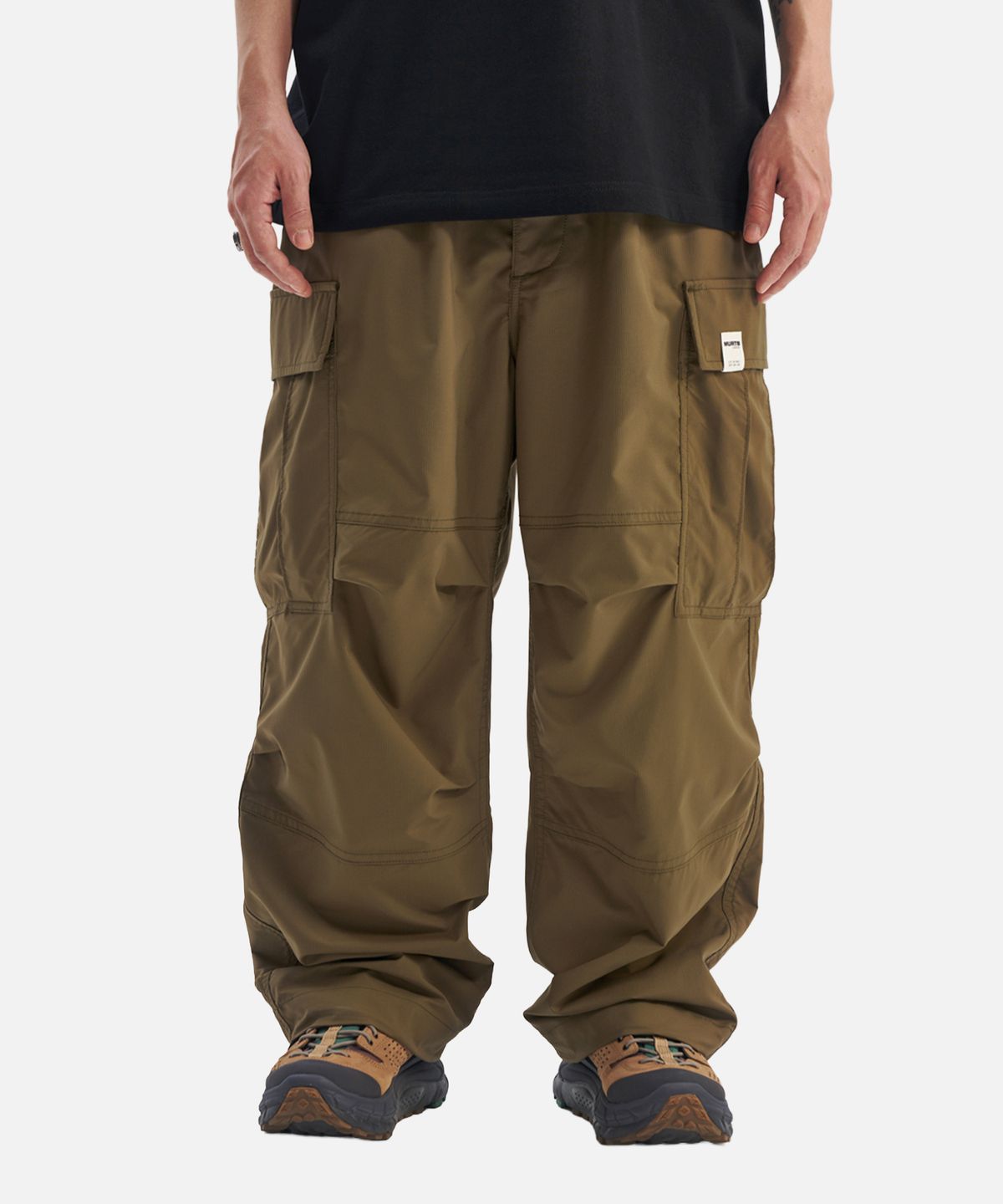 미드업데이트(MIDUPDATE) Volume Pleated Tech Cargo Pants brown