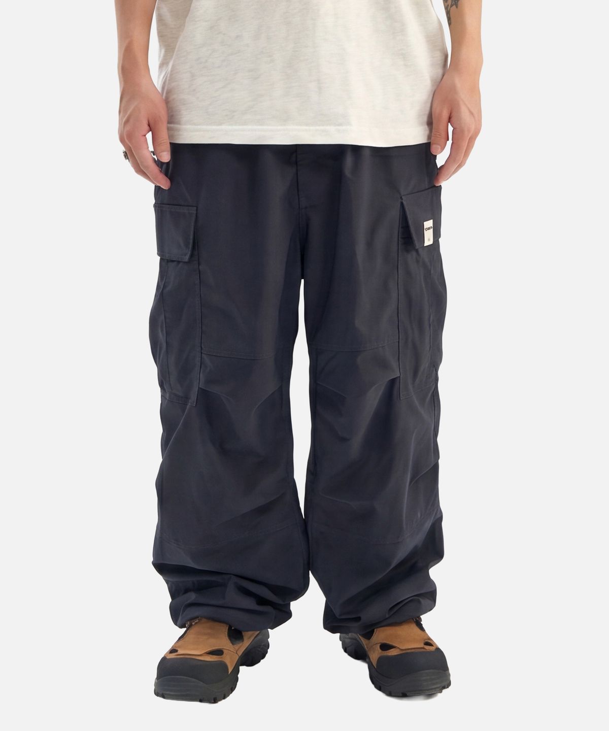 미드업데이트(MIDUPDATE) Volume Pleated Tech Cargo Pants navy