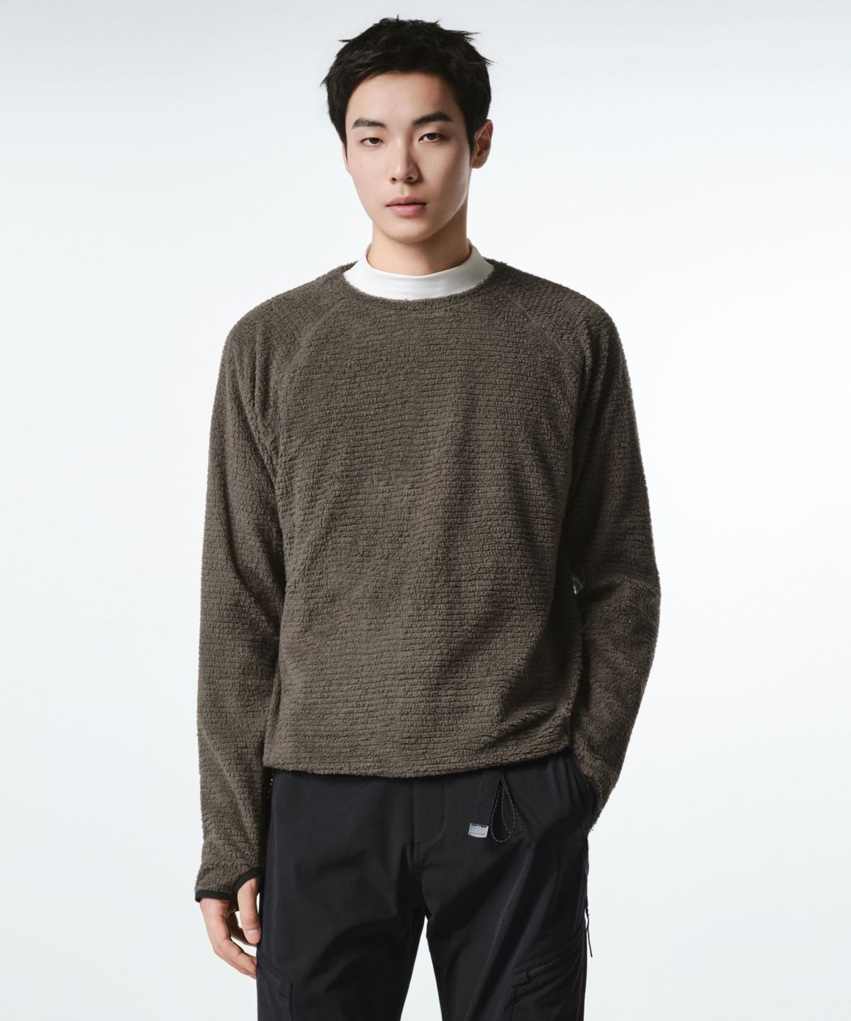 무신사 스탠다드(MUSINSA STANDARD) [시티 레저] 메시 플리스 크루 넥 긴소매 티셔츠 [브라운]