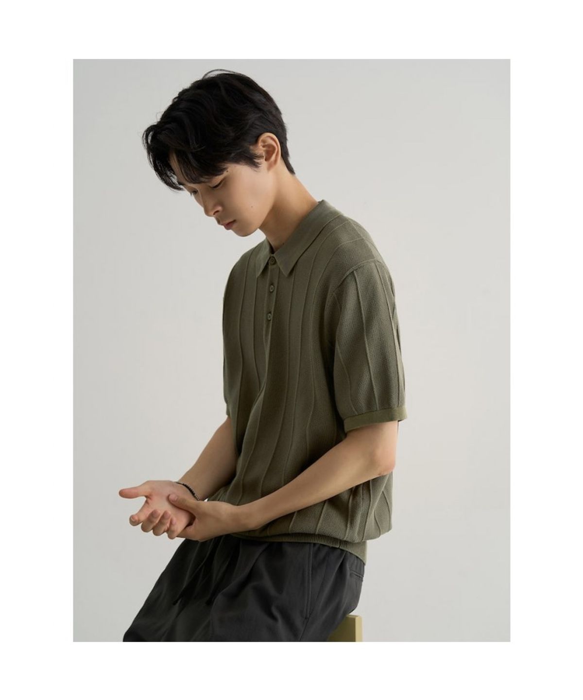 에잇세컨즈(8SECONDS) 쿨터치 조직변형 칼라 반소매 니트  올리브 그린
