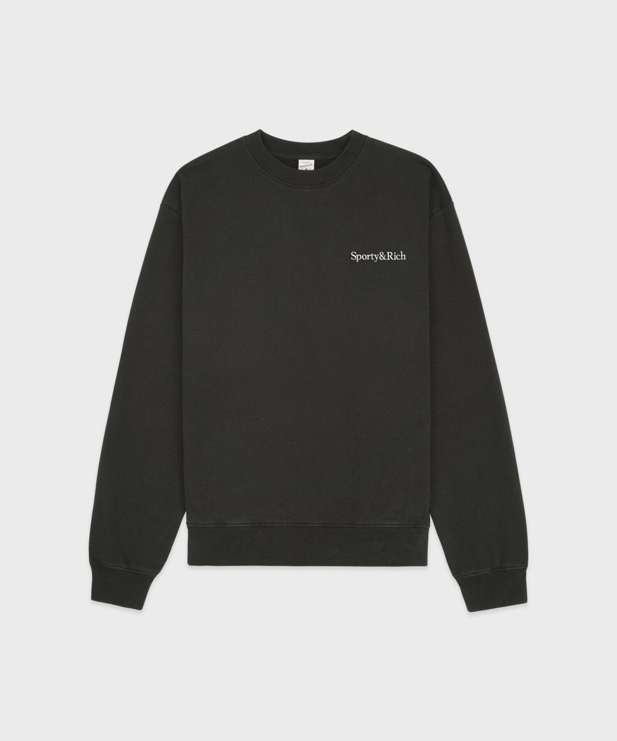 스포티앤리치(SPORTY&RICH) 세리프 로고 자수 크루넥 남여공용 - 페이디드 블랙 R265AUW014