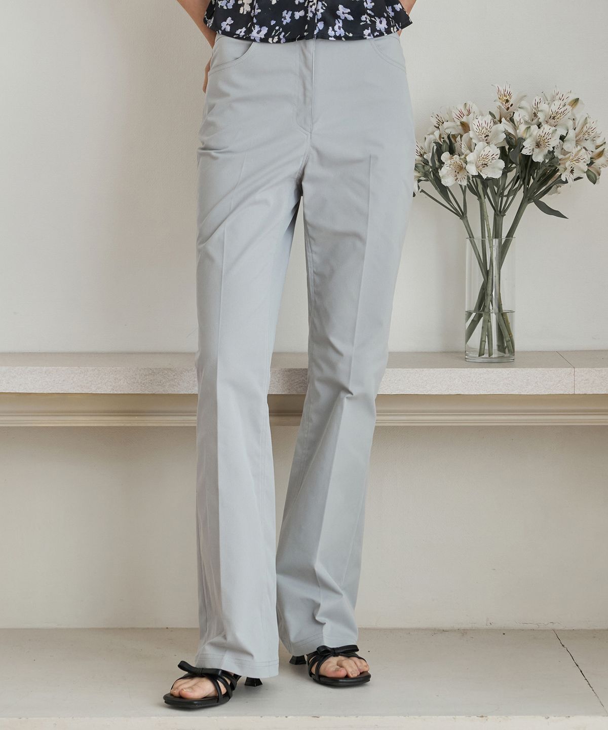 이보크에라(EVOKEERA) Lennon Mid-Rise Slim Bootcut Trousers(Dusty Blue)