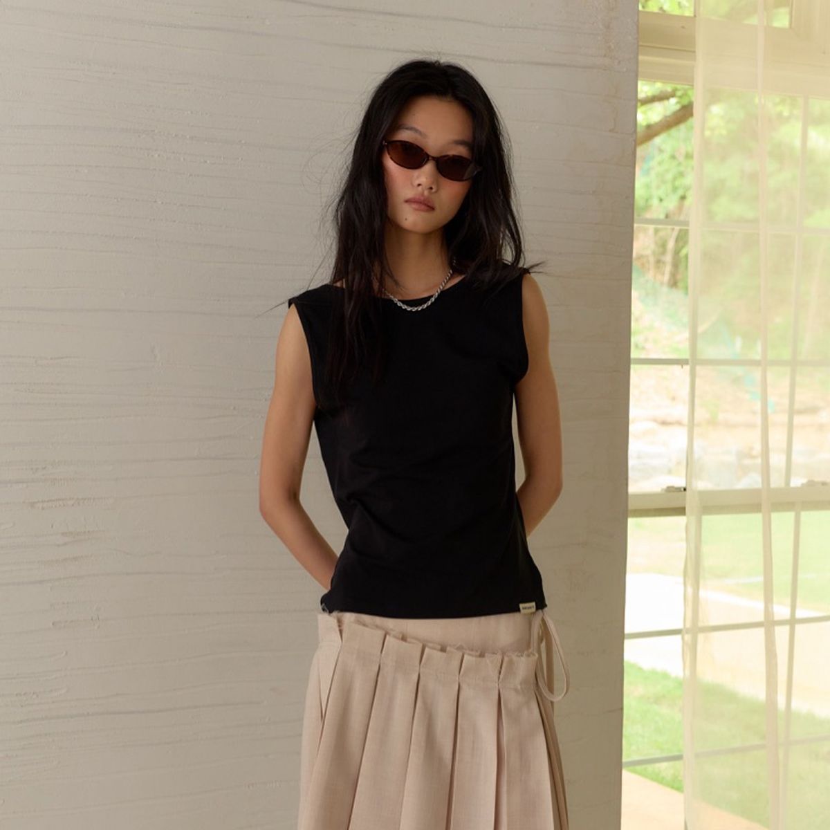 아우어솔티(OURSAALTY) Back Twist Sleeveless / Black