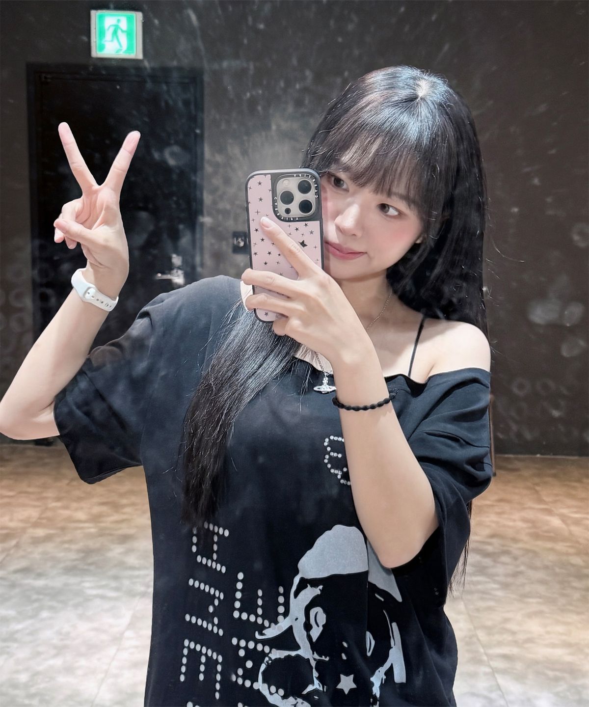 어썸스튜디오(AWESOME STUDIO) 베이비캣 원숄더 티셔츠 블랙