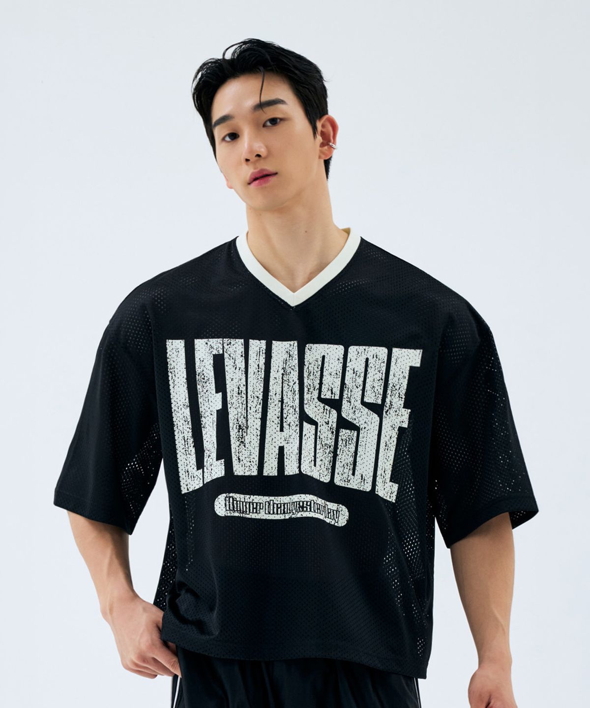 르바세(LEVASSE) Oversized Mesh V-Neck Tee_Black