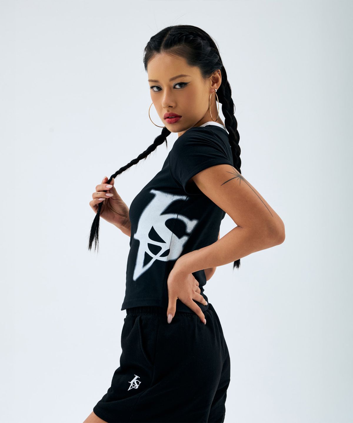 르바세(LEVASSE) Spray Logo Ringer Tee_Black