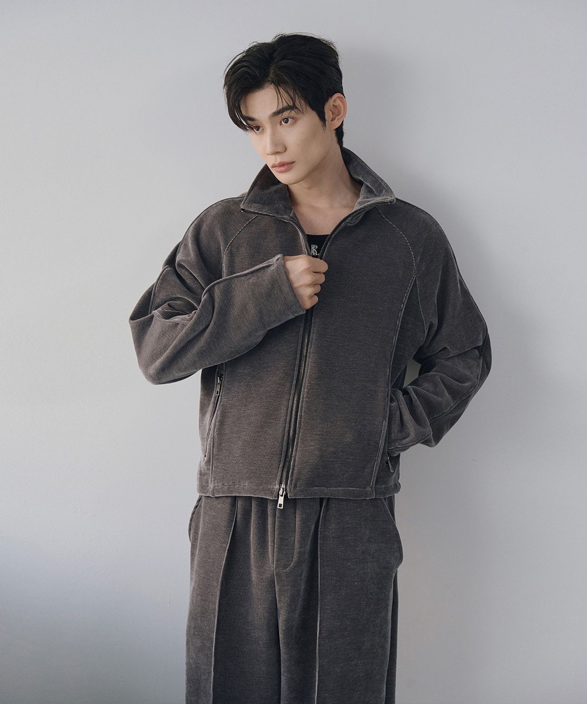 로랑서울(LAURANTSEOUL) Velvet corduroy curved crop zip up(Charcoal)