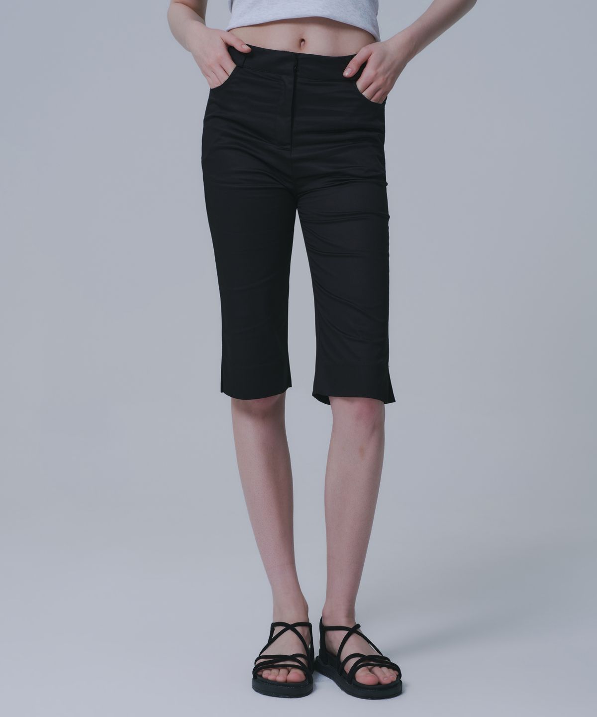 와르 포 우먼(WAARFORWOMAN) W1153 카프리 팬츠_블랙