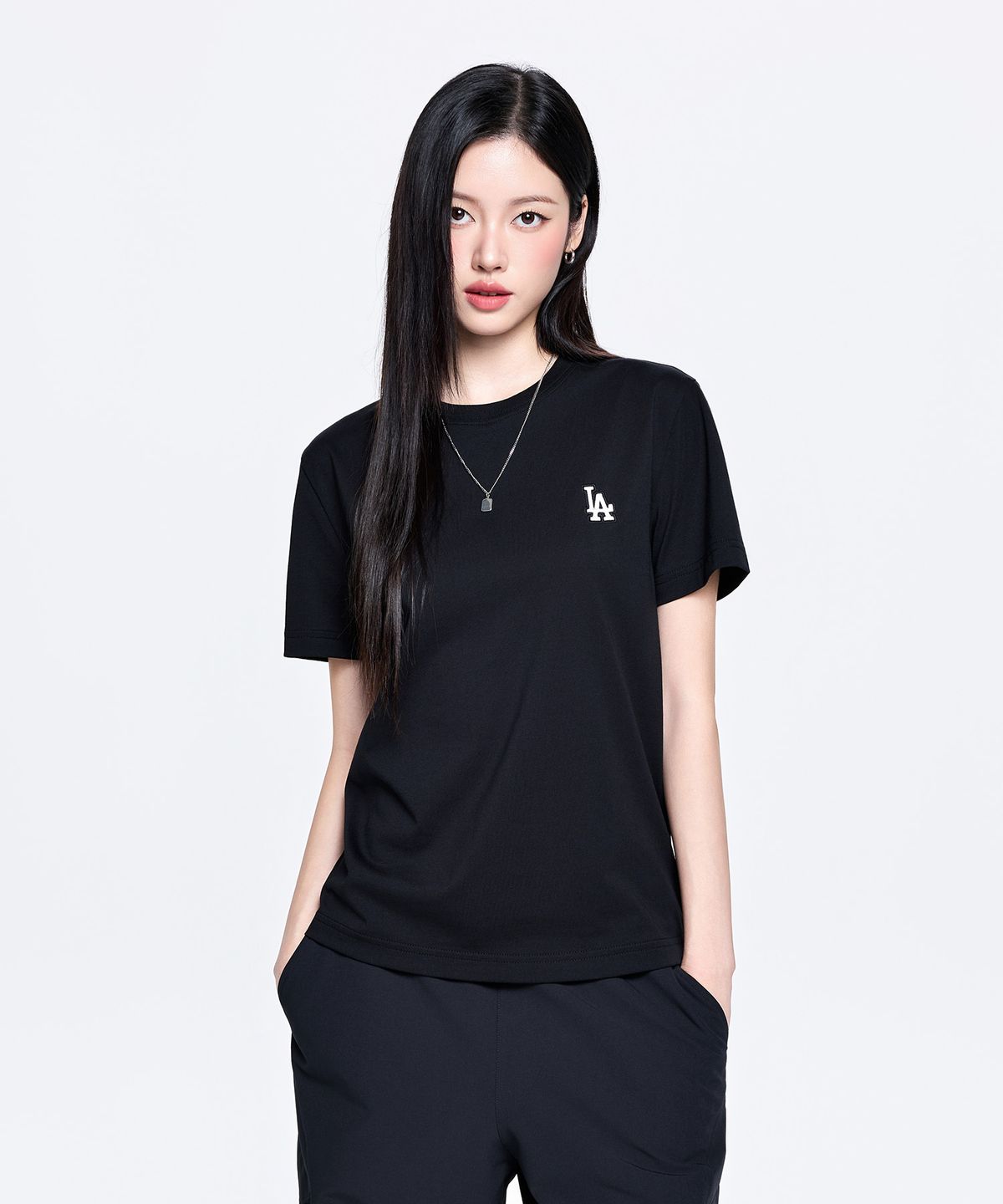 엠엘비(MLB) 베이직 스몰로고 레귤러핏 반팔 티셔츠 LA (Black)