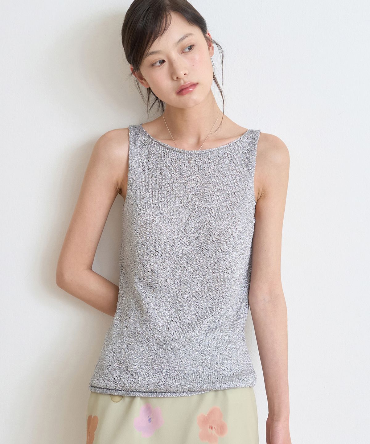 이보크에라(EVOKEERA) Sequin Boatneck Slim Sleeveless Knit(Silver)