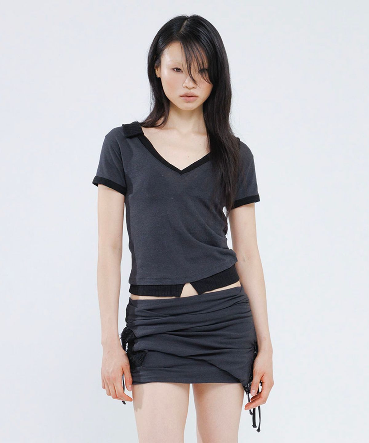 웻태그(WET TAG) LAYERED DEEP V-NECK COLLAR T-SHIRT CHARCOAL