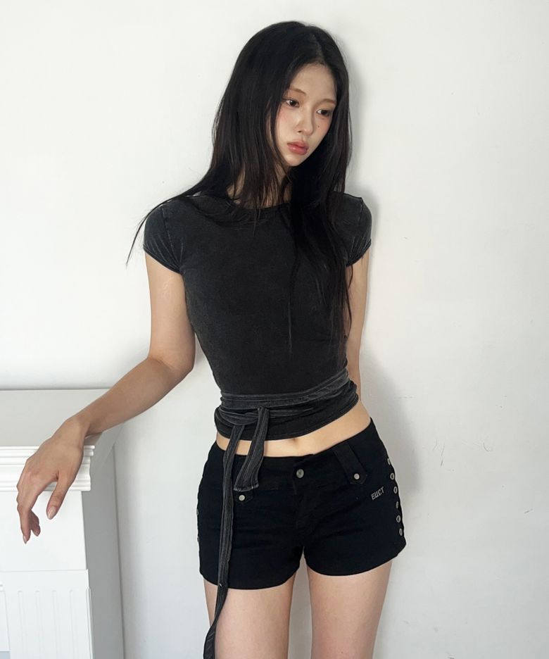 애시드 워시 허리 랩 타이 크롭 피그먼트 티