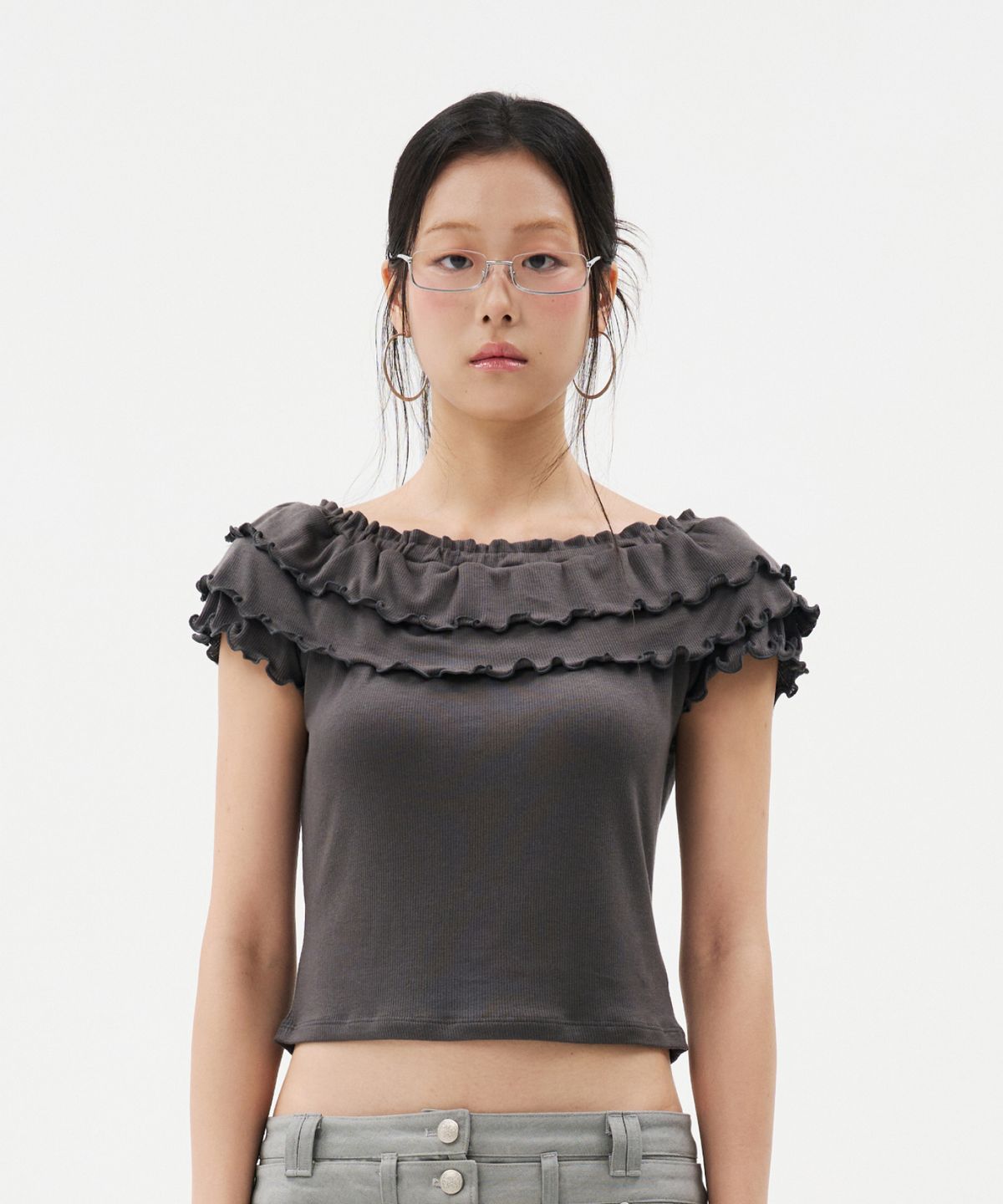 루펀(LOOFUN) Floral Tencel Ruffle Tee / 플로랄 텐셀 러플 티 [Charcoal]