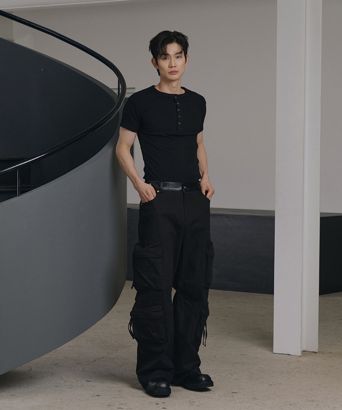 로랑서울(LAURANTSEOUL) Signature leather cargo pants(Black)