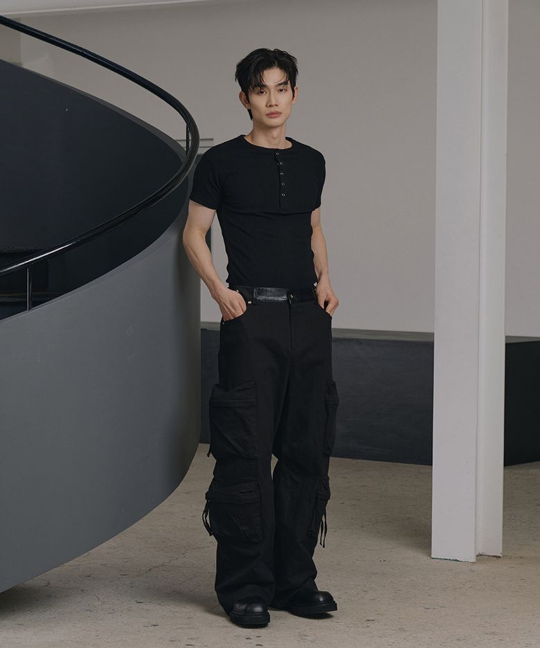 Signature leather cargo pants(Black)