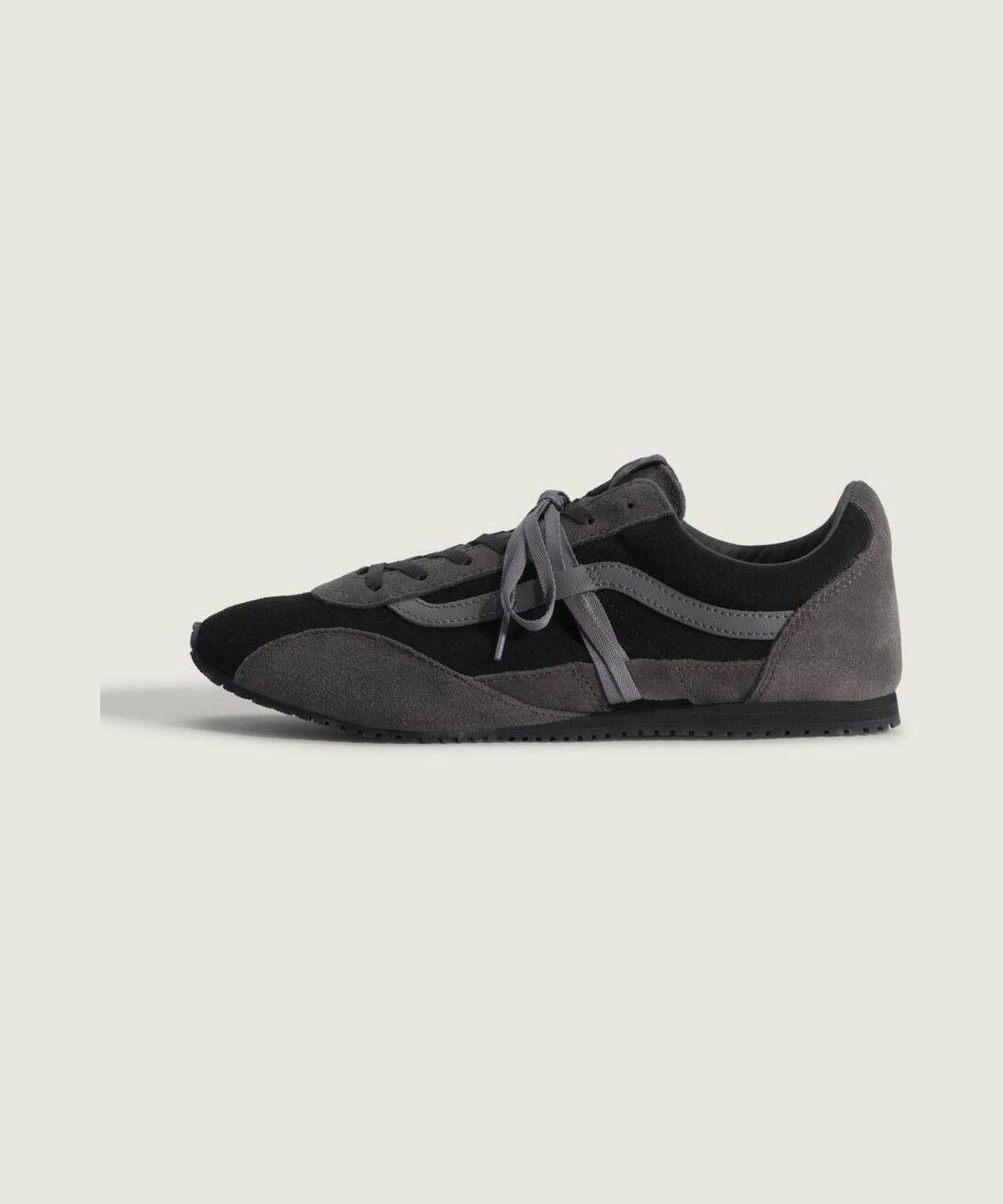 반스(VANS) 프리미엄 슈퍼 로우 프로 트레이너 LX - (엘리베이티드 스웨이드) 블랙:다크그레이 / VN000EHNGAP1