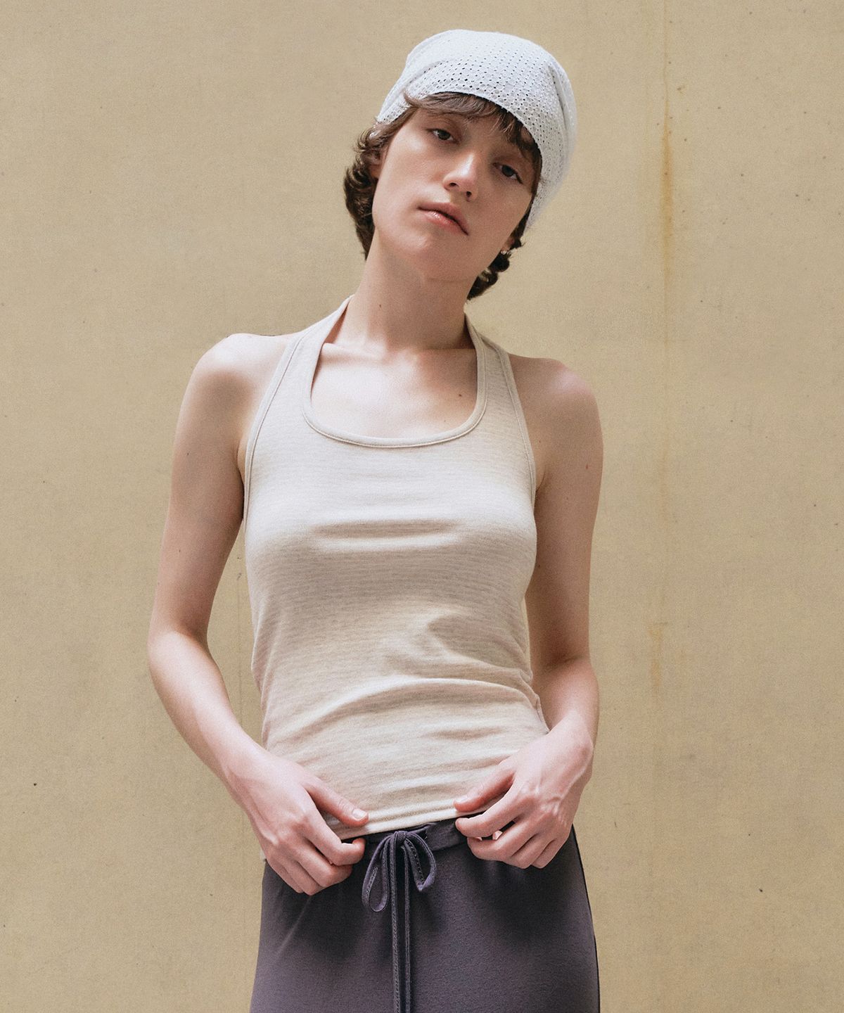로에일(LOEIL) Fine stripe halter sleeveless top_Light beige