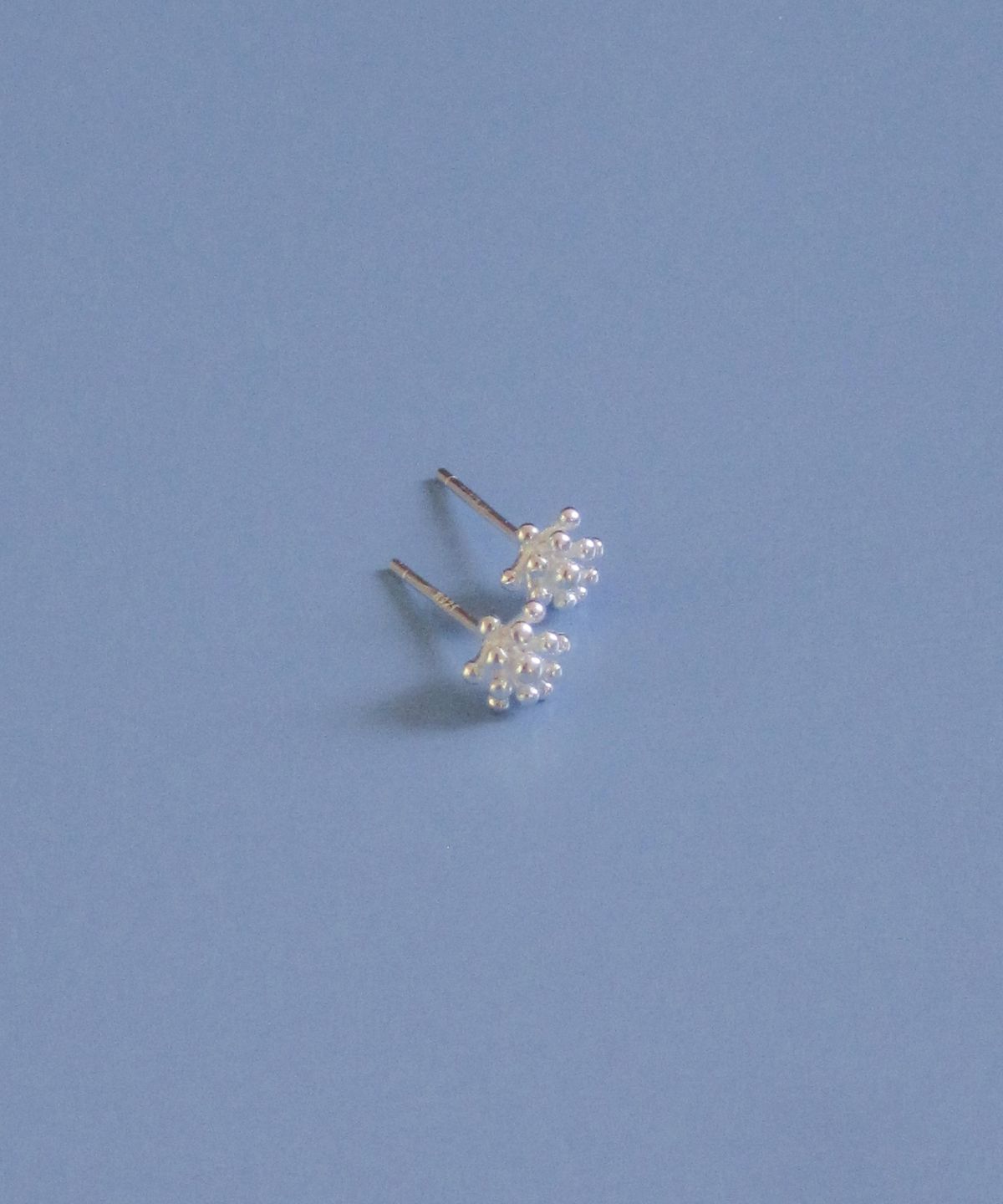 둥그런(DUNGEUREON) [925 Silver] Dandelion Earrings
