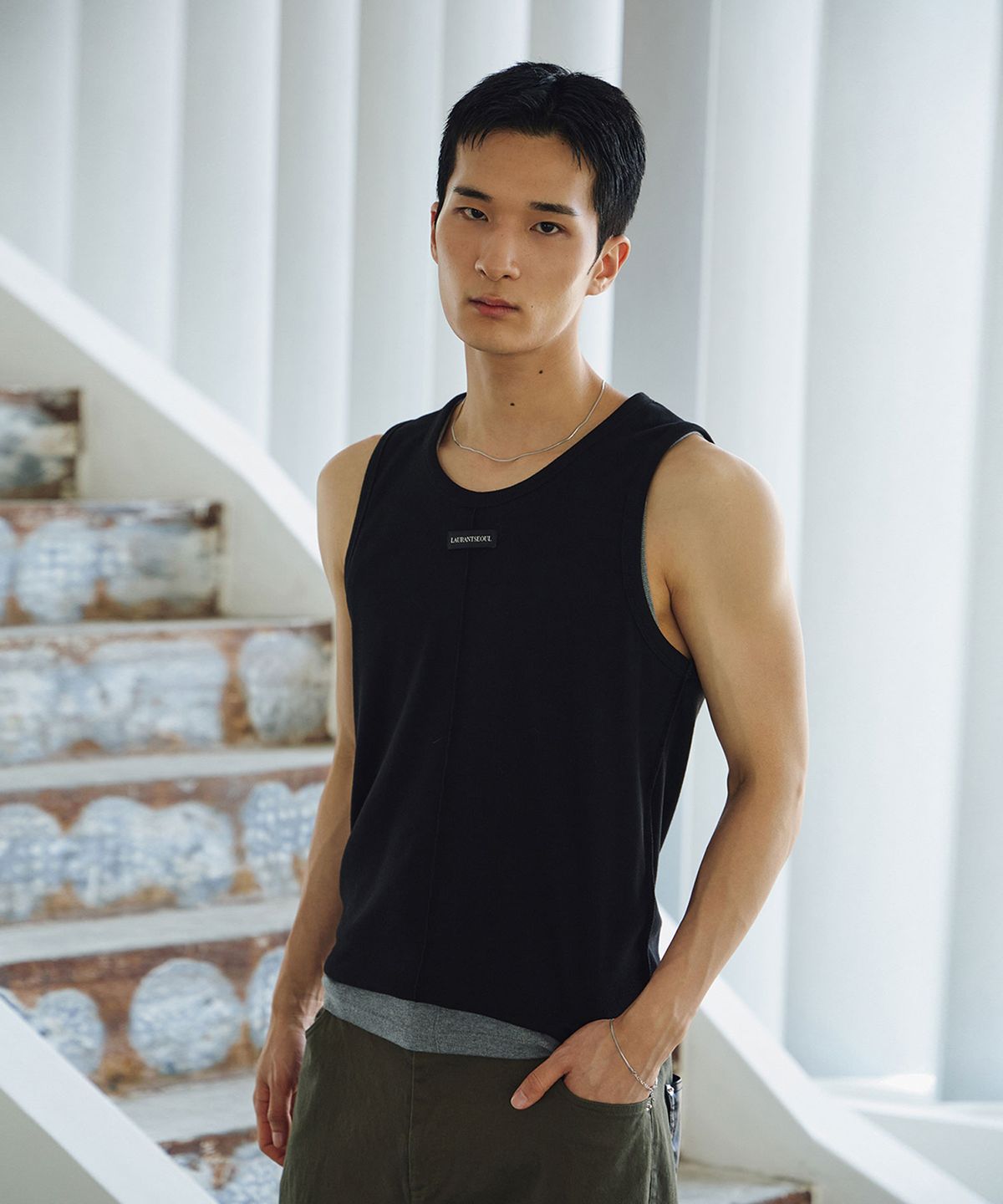 로랑서울(LAURANTSEOUL) Reverse labeling sleeveless(Black)
