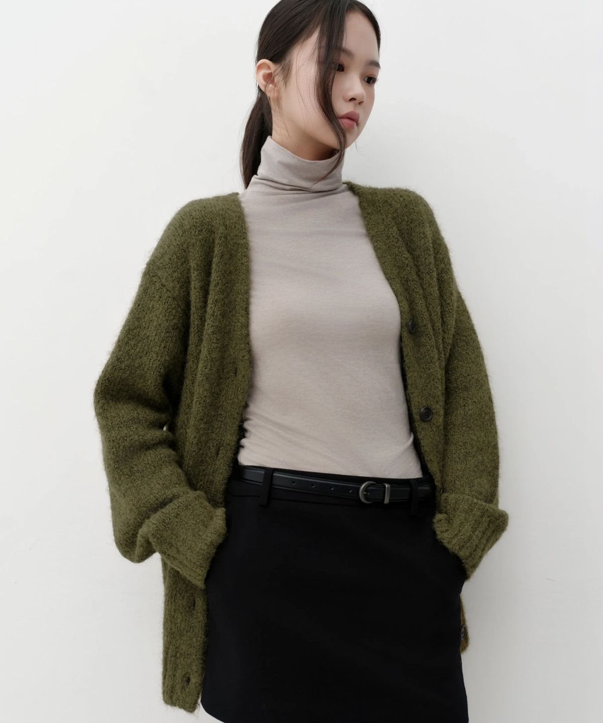 무신사 스탠다드 우먼(MUSINSA STANDARD WOMAN) 우먼즈 오버사이즈 코지 헤어리 가디건 [올리브]