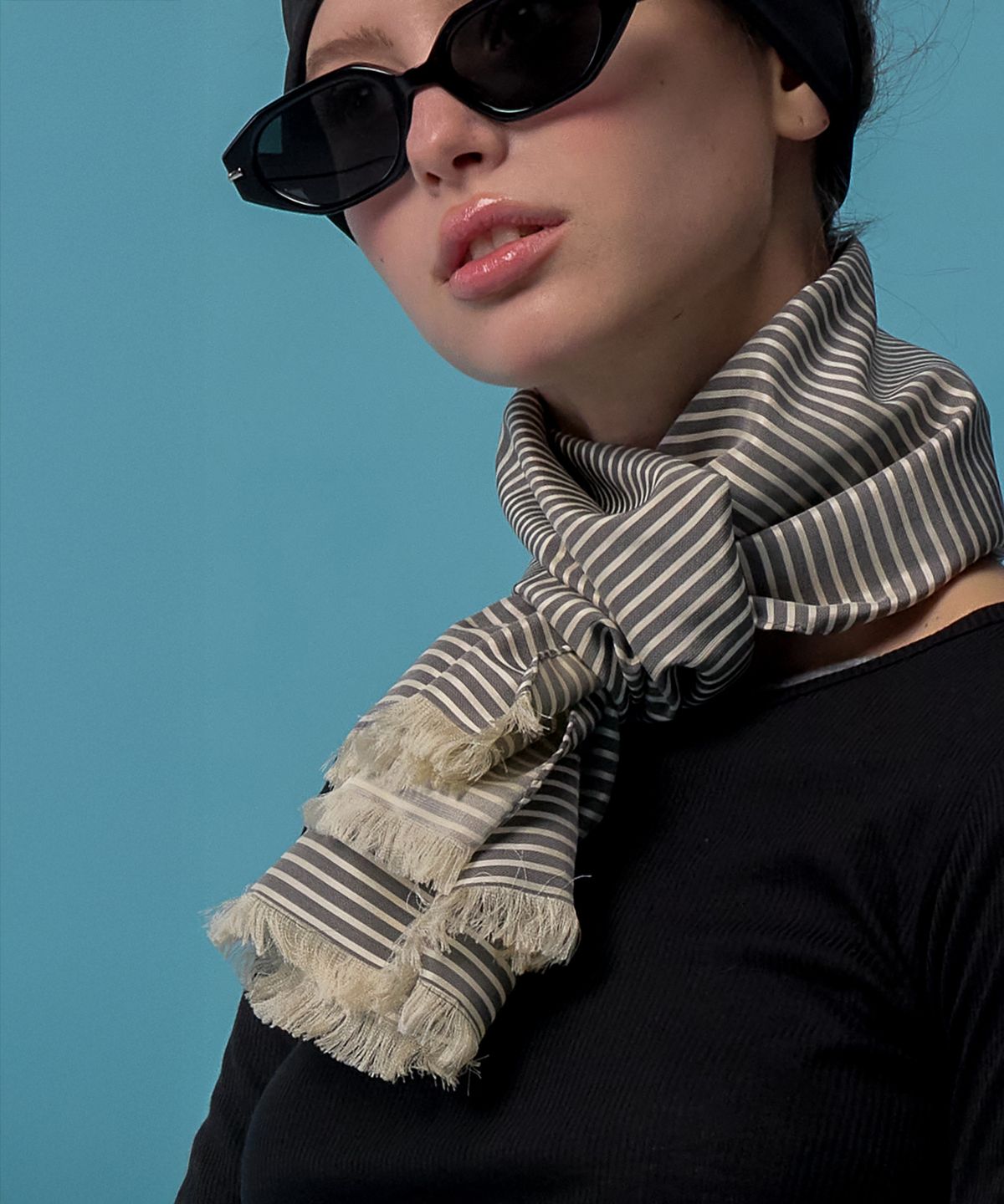 더밀루이(THEMILUI) Linto Silk Stripe Scarf (Ash Grey Stripe)