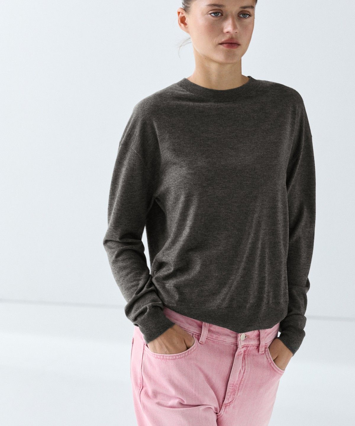마시모두띠(MASSIMO DUTTI) 라운드넥 파인 니트 스웨터