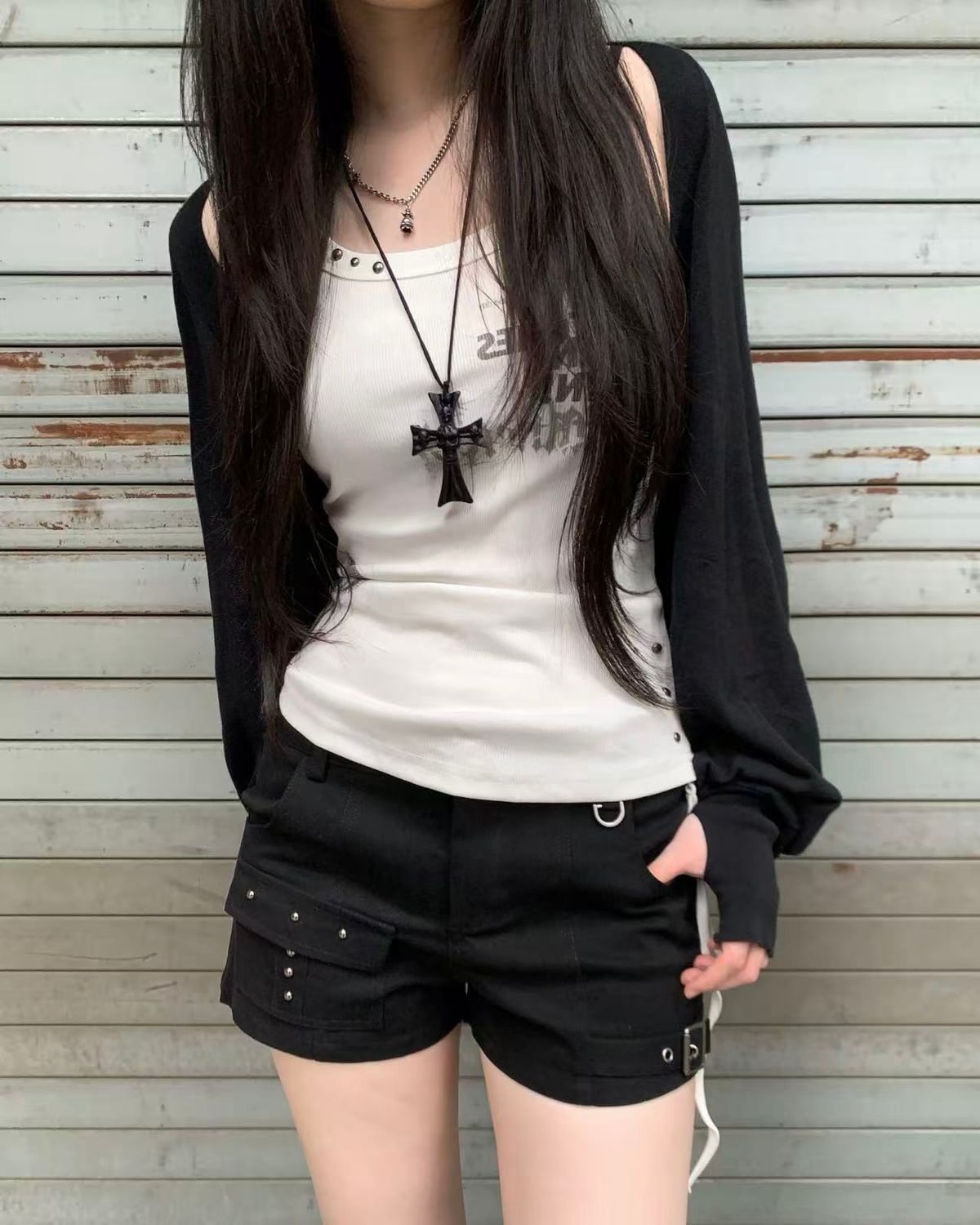 리버뉴스(LIBERALNEWS) BLACK THORN DENIM SHORTS_BLACK