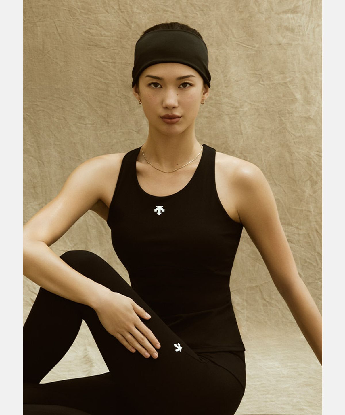 데상트(DESCENTE) 여성 BREEZESKIN 롱 브라탑 블랙 SR322PBR73