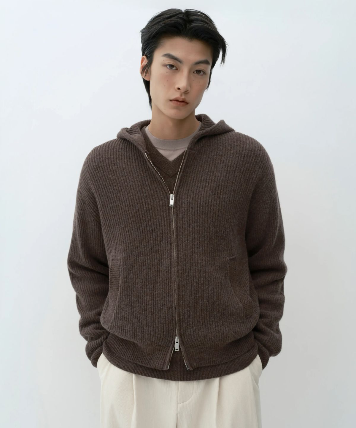 무신사 스탠다드(MUSINSA STANDARD) [빅토리아 울] 리브드 후디드 니트 집업 [브라운]
