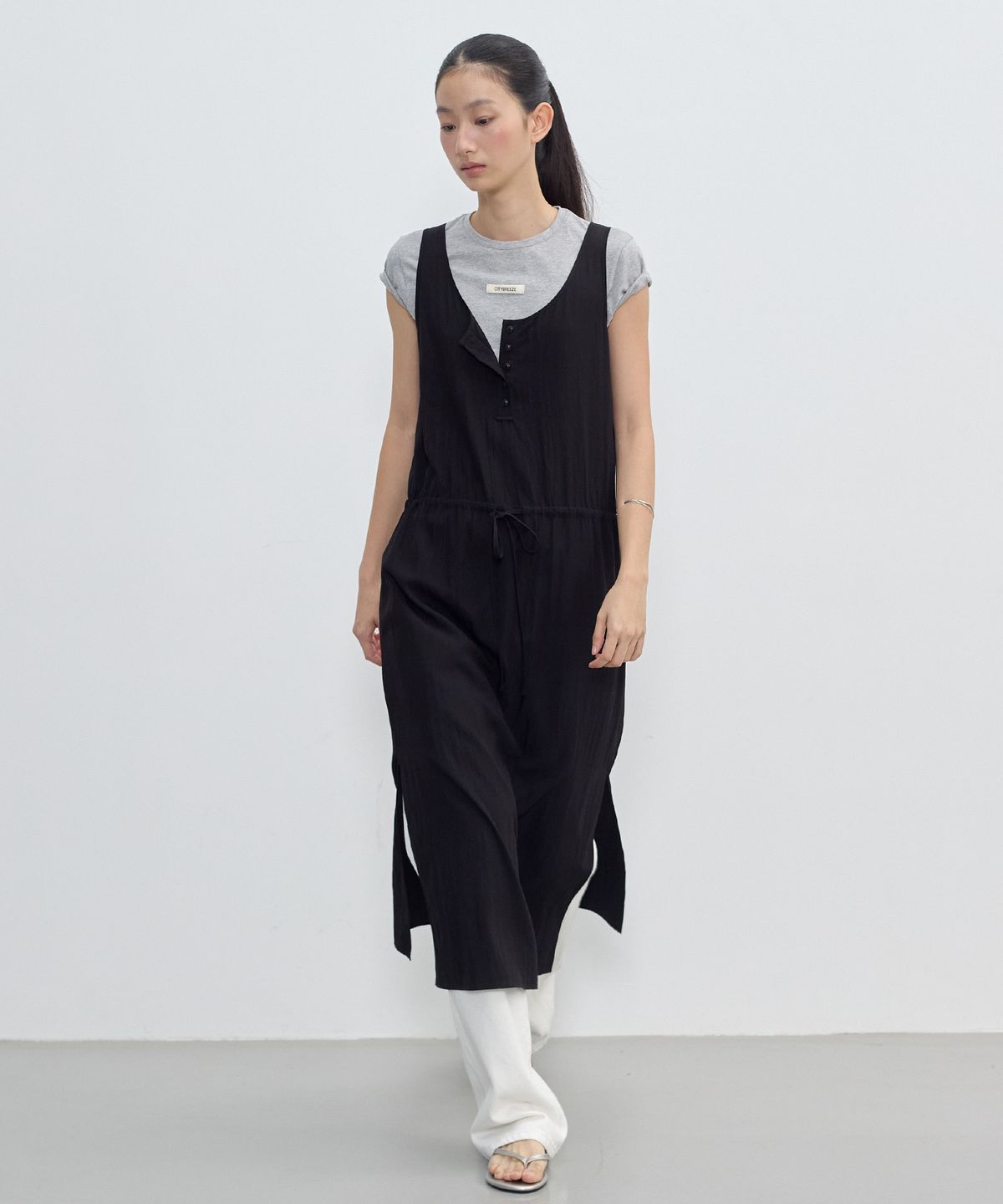 시티브리즈(CITYBREEZE) 나일론 헨리넥 슬리브리스 롱 원피스_3COLORS