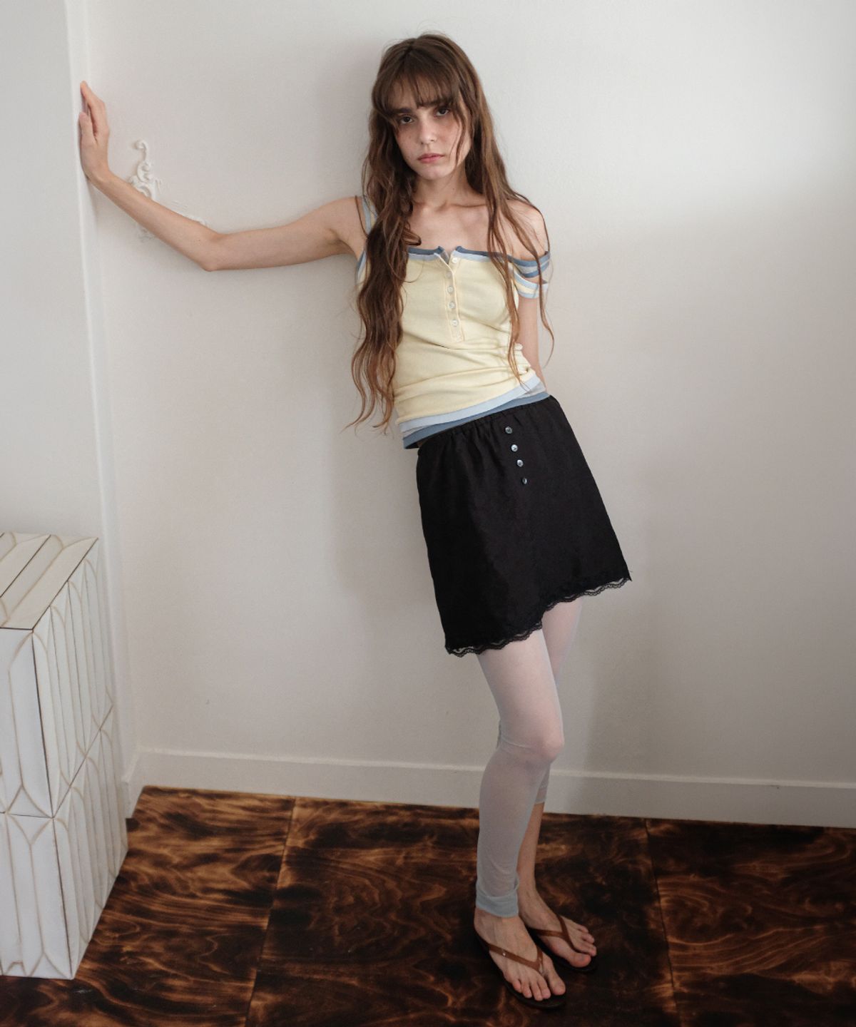 토아베(TOAVE) Lace Overlay Mini Skirt (Black)