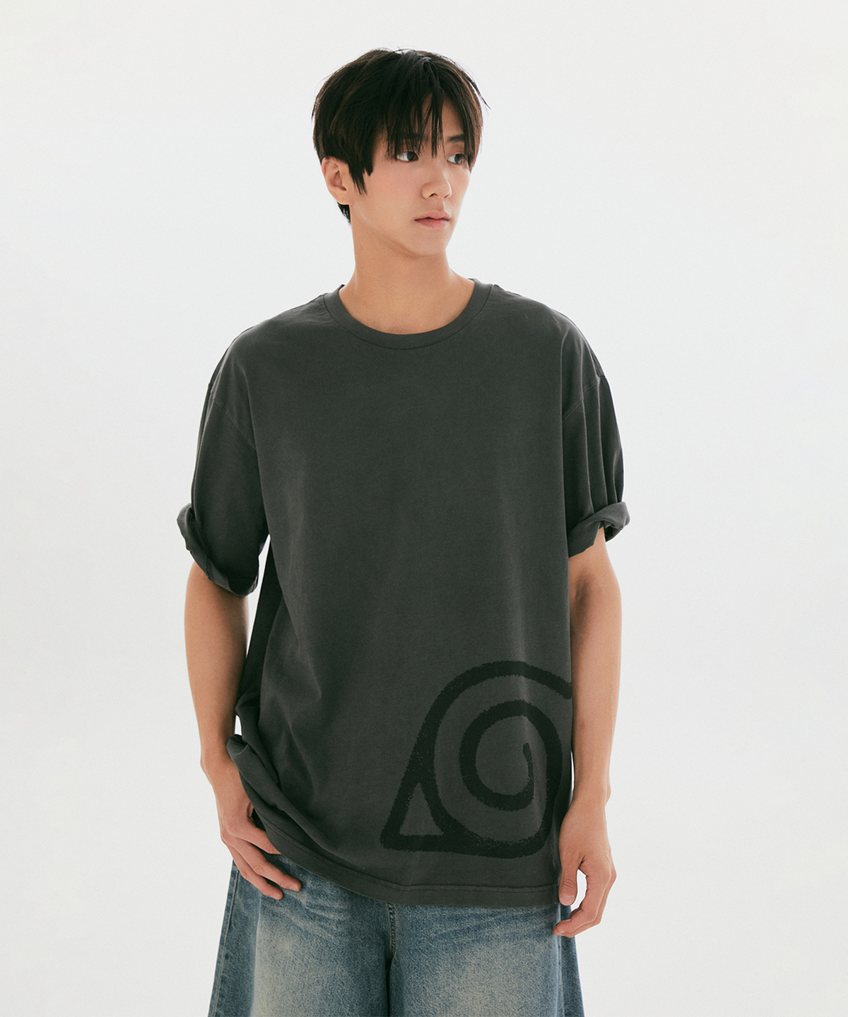 스파오(SPAO) [나루토] 반팔 티셔츠(Charcoal)_SPRLG37U22