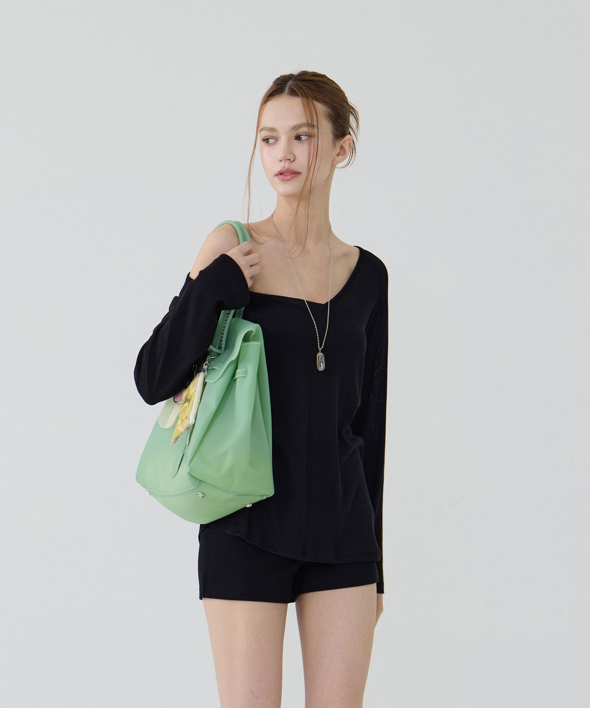 우네(OONE) Ease Deep V-neck Long Sleeve T-Shirt_Black