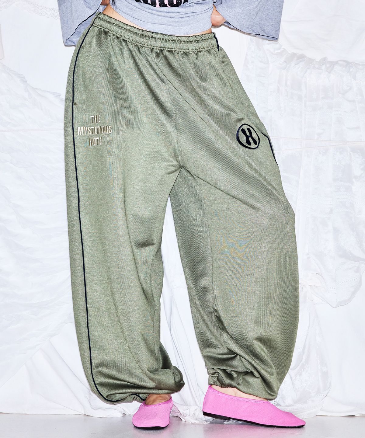 미스테리어스호텔(THE MYSTERIOUS HOTEL) H TRACK JERSEY WIDE PT [KHAKI]
