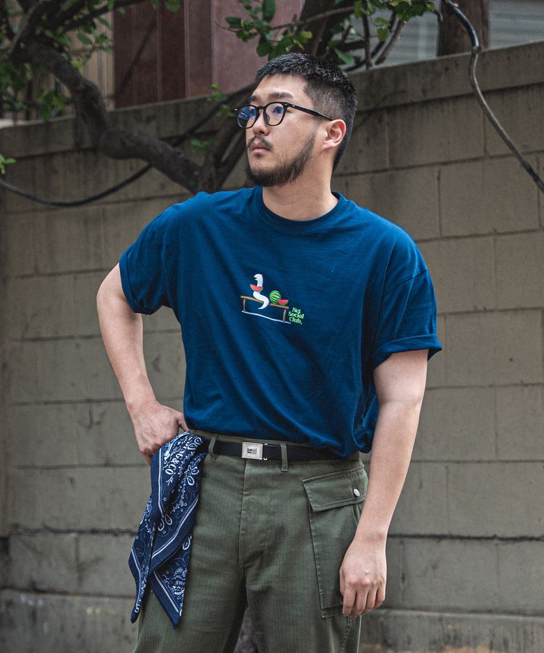 종말의 뱀 워터멜론 그래픽 반팔티 (다크블루)
