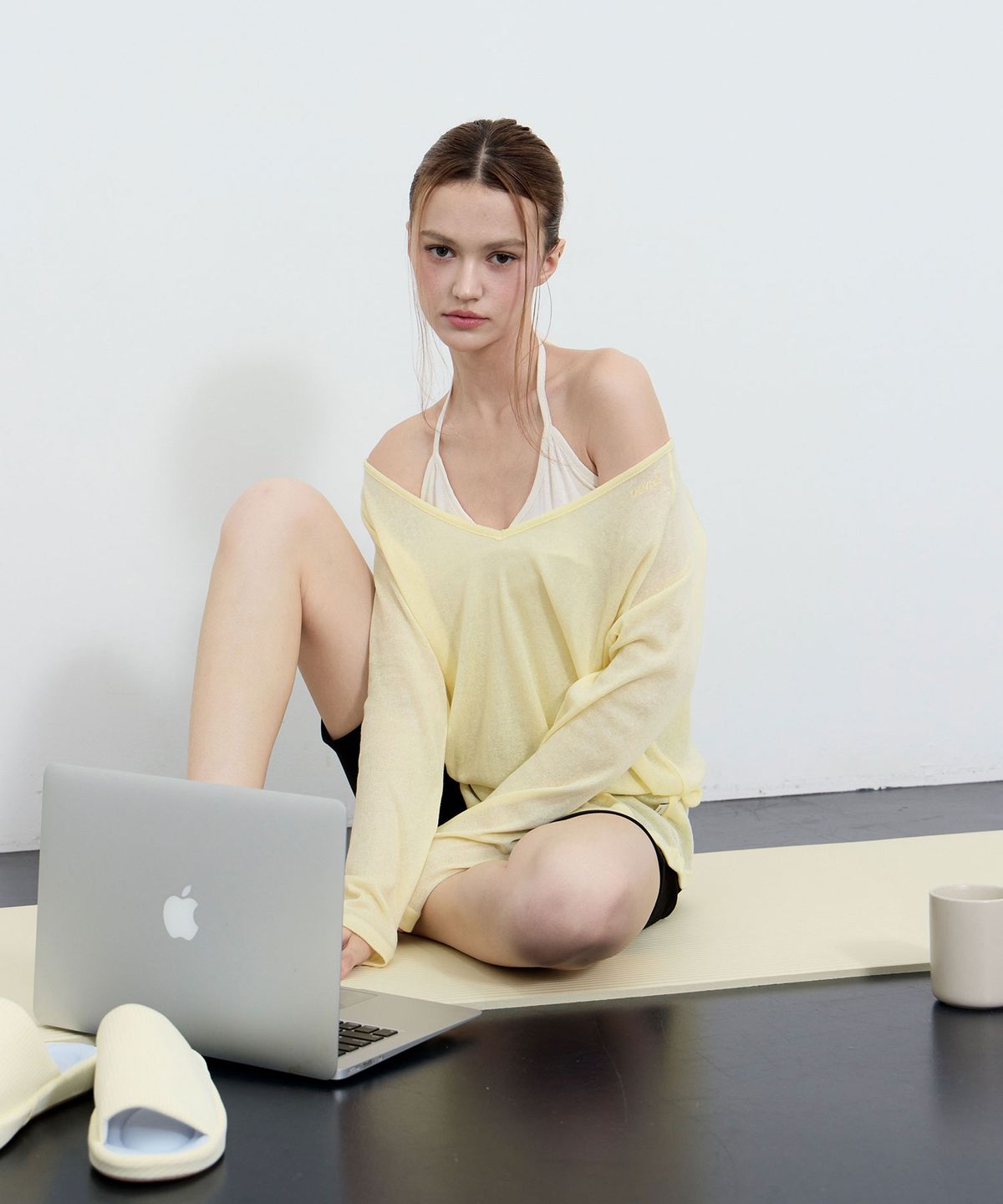 우네(OONE) Ease Deep V-neck Long Sleeve T-Shirt_Lemon